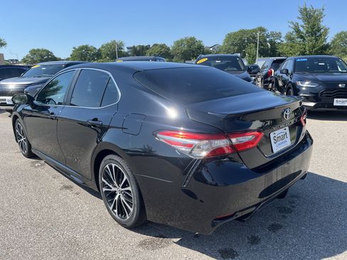 Used 2018 Toyota Camry SE FWD image 6