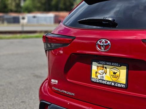 Used 2023 Toyota Highlander XLE FWD image 9