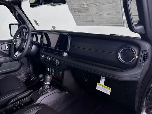 New 2025 Jeep Wrangler Unlimited Sahara image 31