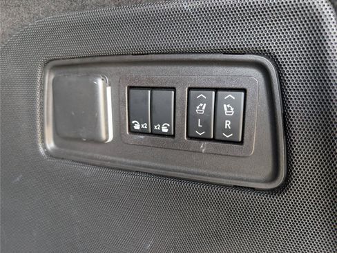 Used 2023 Cadillac Escalade Luxury AWD/4WD image 15