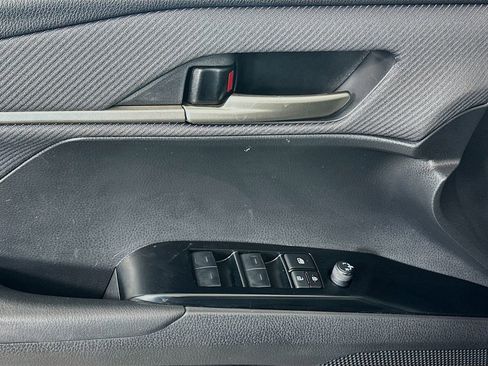 Used 2025 Toyota Camry SE FWD image 18