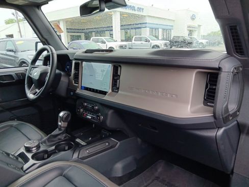 Used 2025 Ford Bronco Outer Banks AWD/4WD image 37