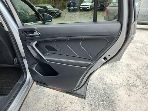 Used 2022 Volkswagen Tiguan SE image 24