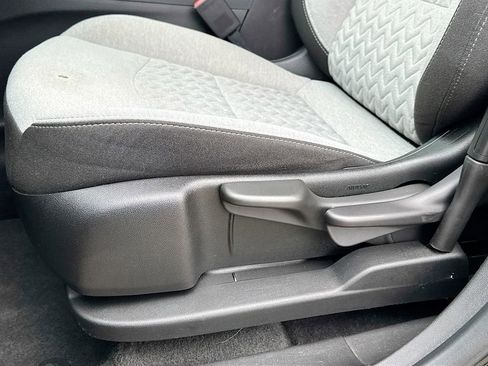 Used 2023 Chevrolet Equinox LS image 24