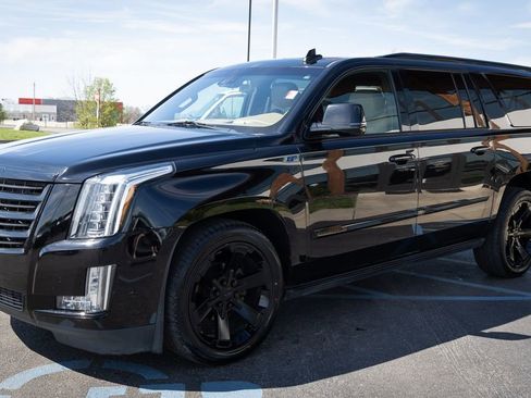 Used 2020 Cadillac Escalade ESV Platinum image 26