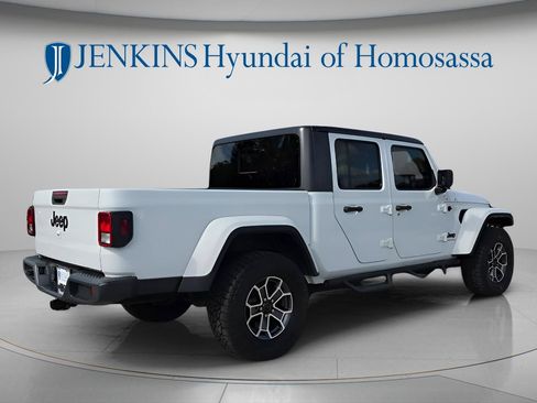 Used 2020 Jeep Gladiator Sport AWD/4WD image 4
