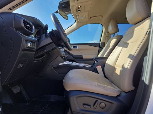 Used 2020 Ford Explorer XLT w/ Equipment Group 202A image 16