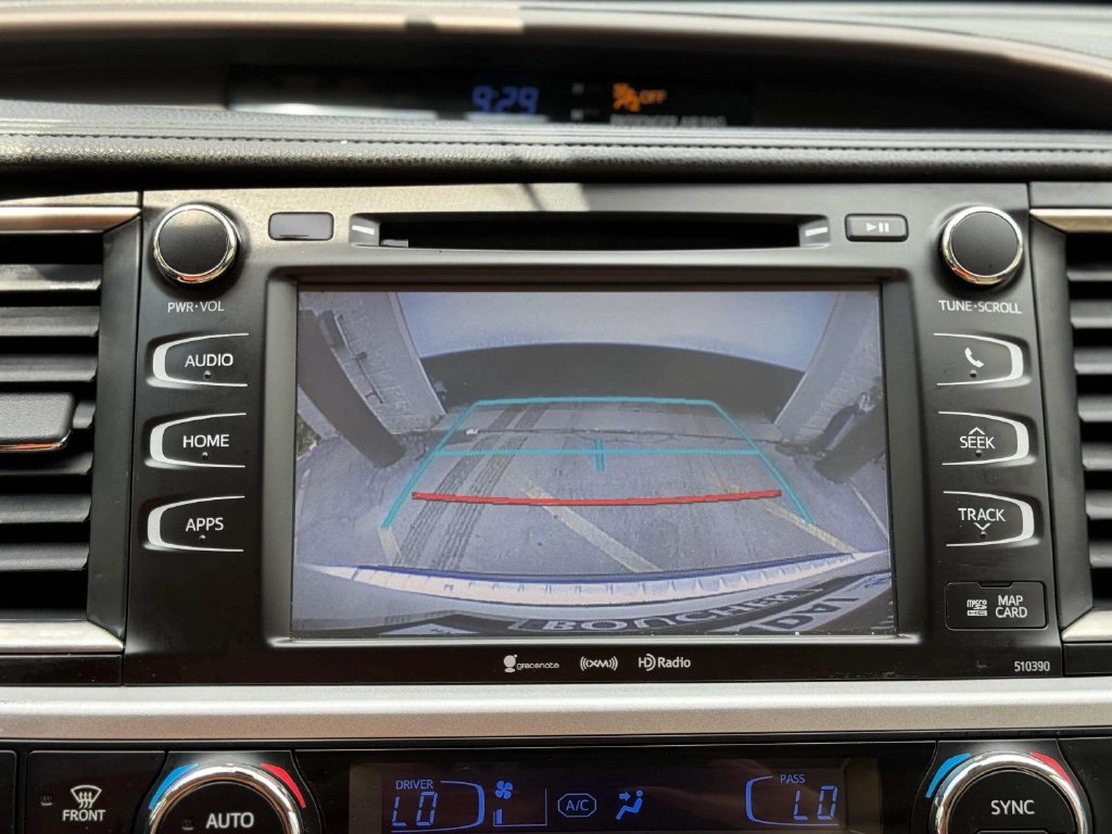 Used 2019 Toyota Highlander XLE AWD/4WD image 14
