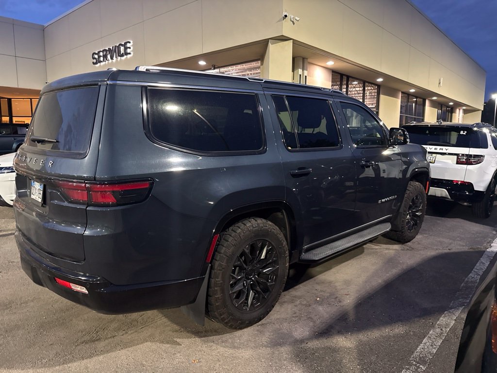 Used 2023 Jeep Wagoneer 4WD image 2