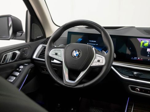 Used 2025 BMW X7 xDrive40i image 11