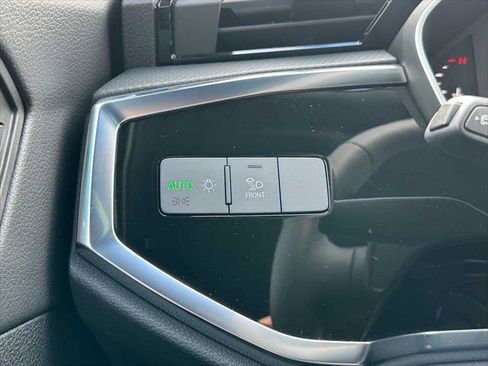 New 2025 Audi Q3 2.0T Premium image 32