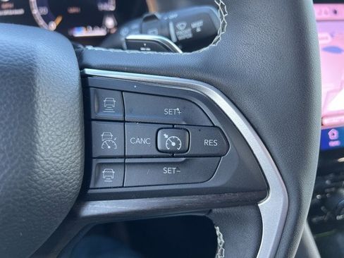 Certified 2025 Jeep Grand Cherokee Limited image 23