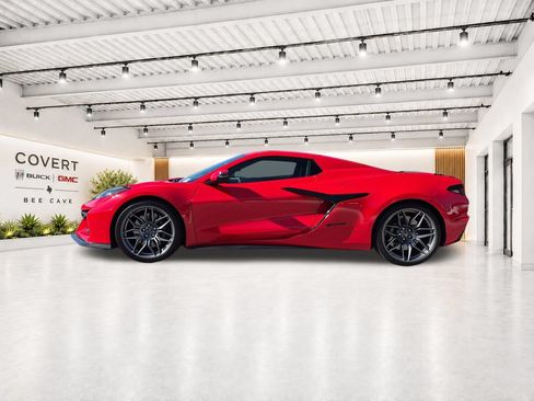 Used 2024 Chevrolet Corvette Z06 RWD image 9