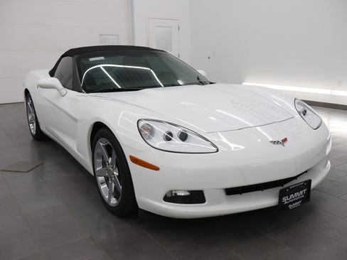 Used 2007 Chevrolet Corvette Convertible w/ Preferred Equipment Group RWD image 2
