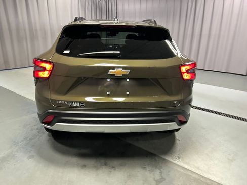 Used 2024 Chevrolet Trax LT w/ Sunroof Package image 6