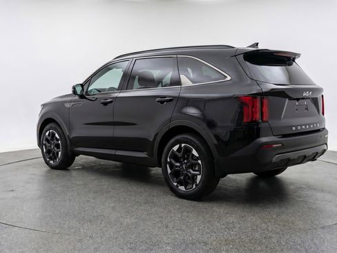 Used 2024 Kia Sorento S image 6