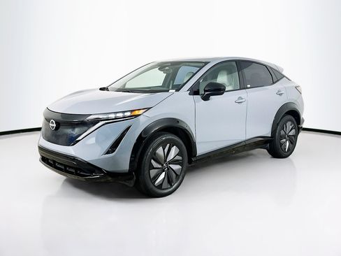 Used 2024 Nissan Ariya AWD image 3