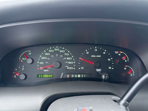 Used 2004 Ford Excursion XLT image 17