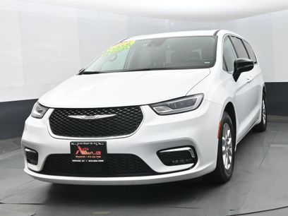 Used 2024 Chrysler Pacifica Touring-L