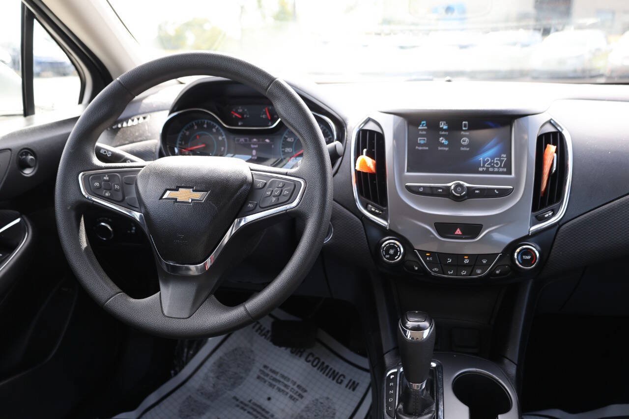 Used 2018 Chevrolet Cruze LT w/ Convenience Package FWD image 23