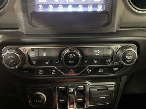 Used 2022 Jeep Wrangler Unlimited Sport image 21