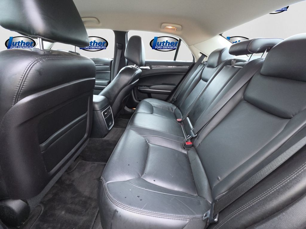 Used 2016 Chrysler 300 Limited RWD image 10