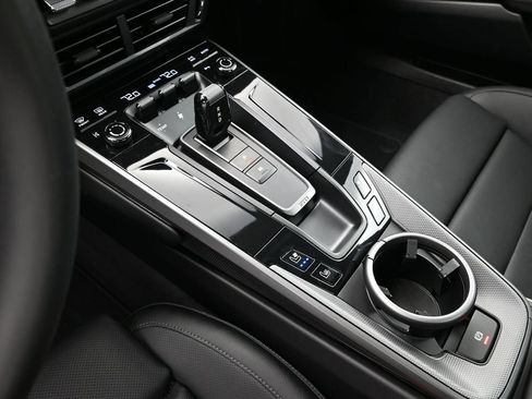 Certified 2025 Porsche 911 Carrera RWD image 20