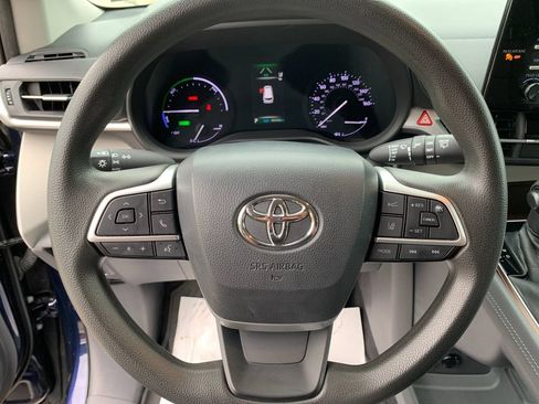 Used 2021 Toyota Sienna LE AWD/4WD image 28