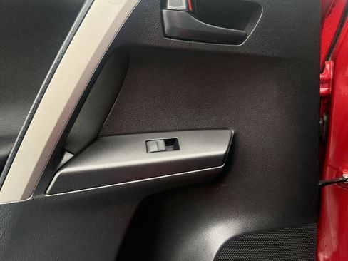 Used 2016 Toyota RAV4 LE image 11