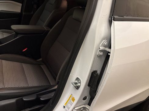 Used 2025 Chevrolet Trax LT image 12