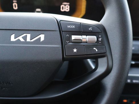New 2025 Kia K4 LXS image 33