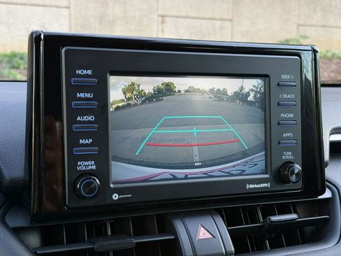 Used 2021 Toyota RAV4 LE image 31