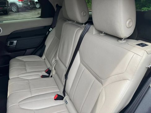 Used 2018 Land Rover Discovery HSE AWD/4WD image 19