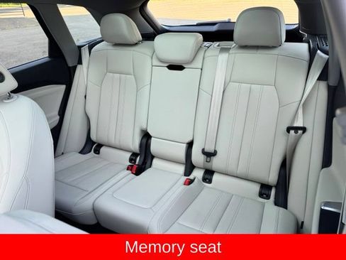 Used 2025 Audi Q5 Premium w/ Convenience Package AWD/4WD image 29