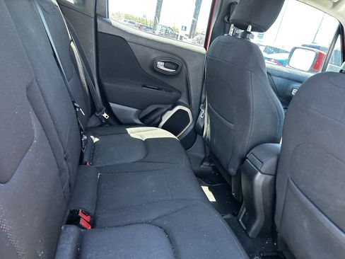 Used 2016 Jeep Renegade Latitude AWD/4WD image 11