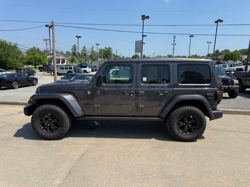 Used 2019 Jeep Wrangler Unlimited Sahara w/ Quick Order Package 24M Moab AWD/4WD image 9