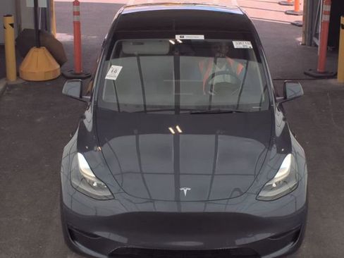Used 2023 Tesla Model Y Long Range image 3