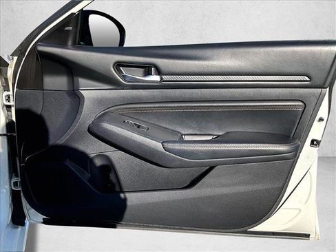 Used 2020 Nissan Altima 2.5 SR w/ Premium Package image 19