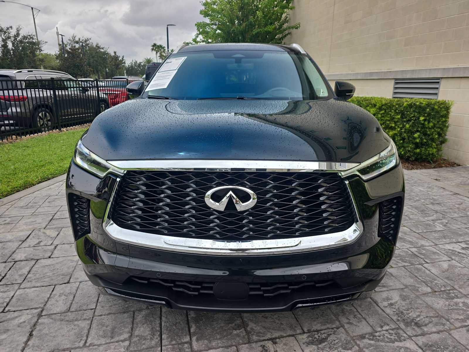 Certified 2024 INFINITI QX60 Luxe w/ Vision Package FWD image 2