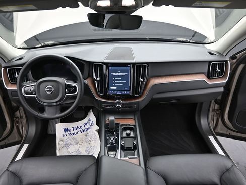 Certified 2023 Volvo XC60 B5 Plus AWD/4WD image 21