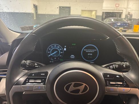 Used 2025 Hyundai Elantra Limited image 27