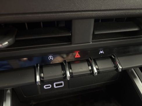 Used 2023 Chevrolet Colorado Trail Boss w/ Technology Package image 55