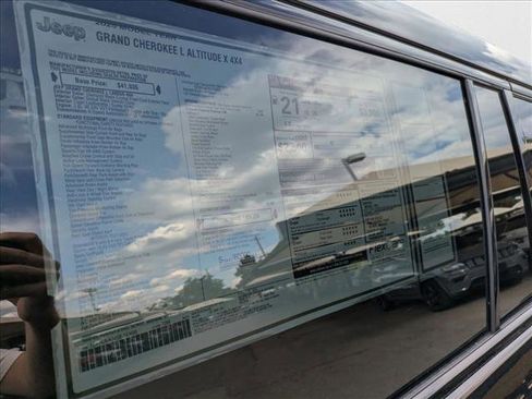 New 2025 Jeep Grand Cherokee L Altitude image 18