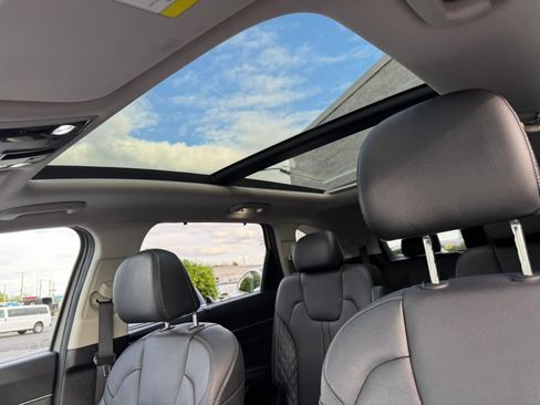 Used 2023 Kia Sorento SX AWD/4WD image 38
