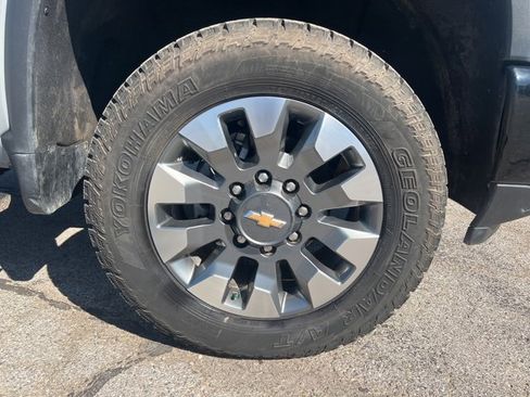 Used 2024 Chevrolet Silverado 2500 Custom w/ Custom Value Package image 30