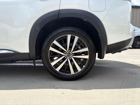 Used 2025 Nissan Pathfinder Platinum w/ Cargo Package AWD/4WD image 9