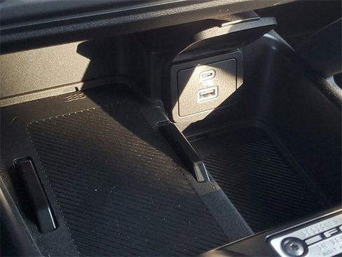 Used 2025 Ford Bronco Badlands image 25