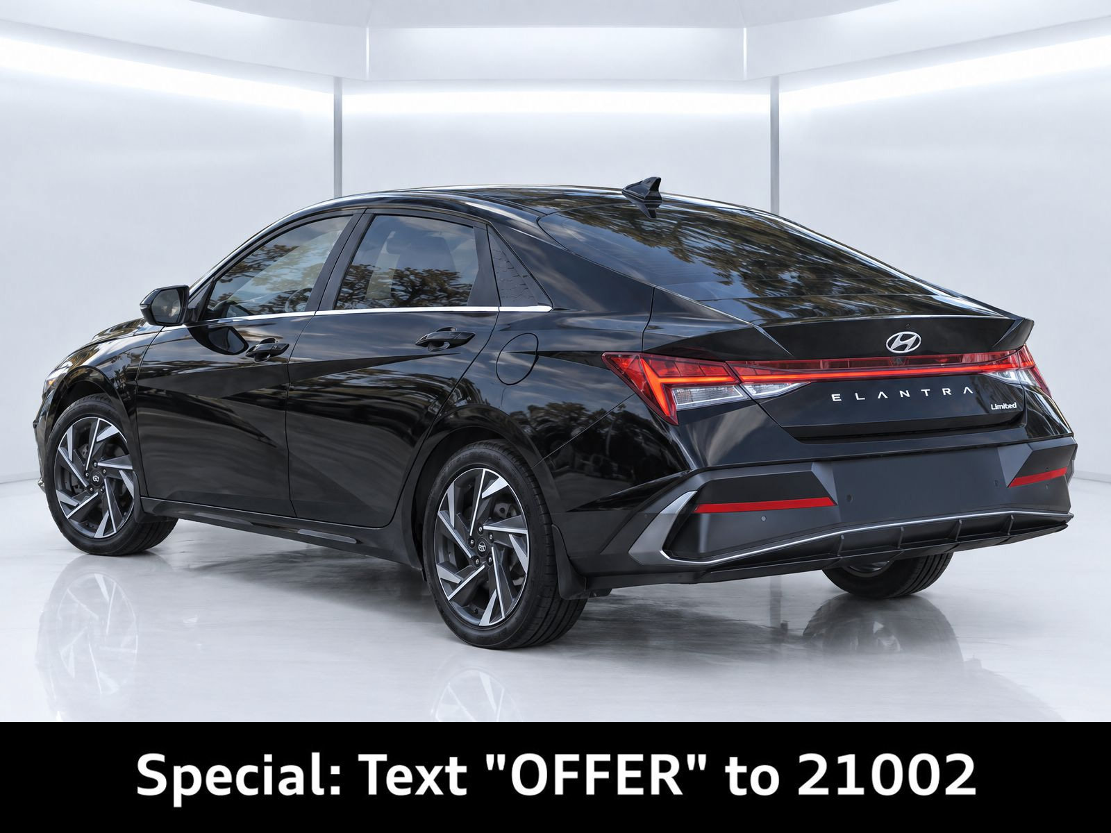 Used 2024 Hyundai Elantra Limited FWD image 3