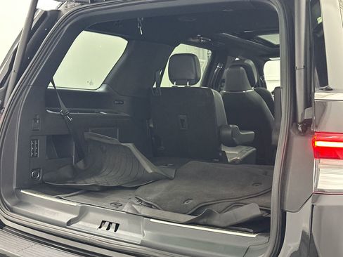Certified 2024 Lincoln Navigator Reserve AWD/4WD image 9