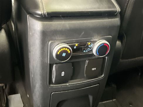 Used 2022 Ford Explorer XLT w/ Equipment Group 202A AWD/4WD image 32